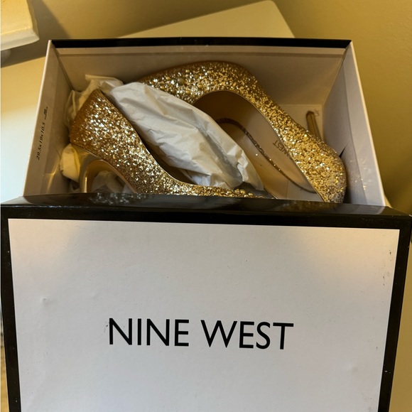 Nine West Gold Glitter Pumps - Size 7 - Picture 4 of 7